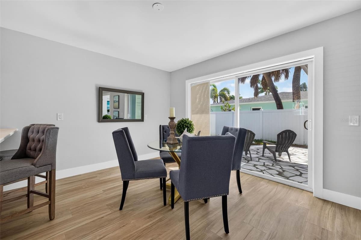 8651 GULF BOULEVARD — photo 13 of 32