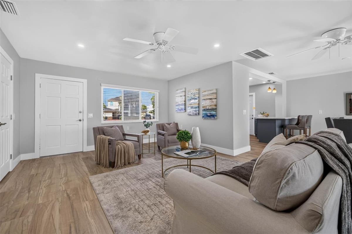 8651 GULF BOULEVARD — photo 4 of 32