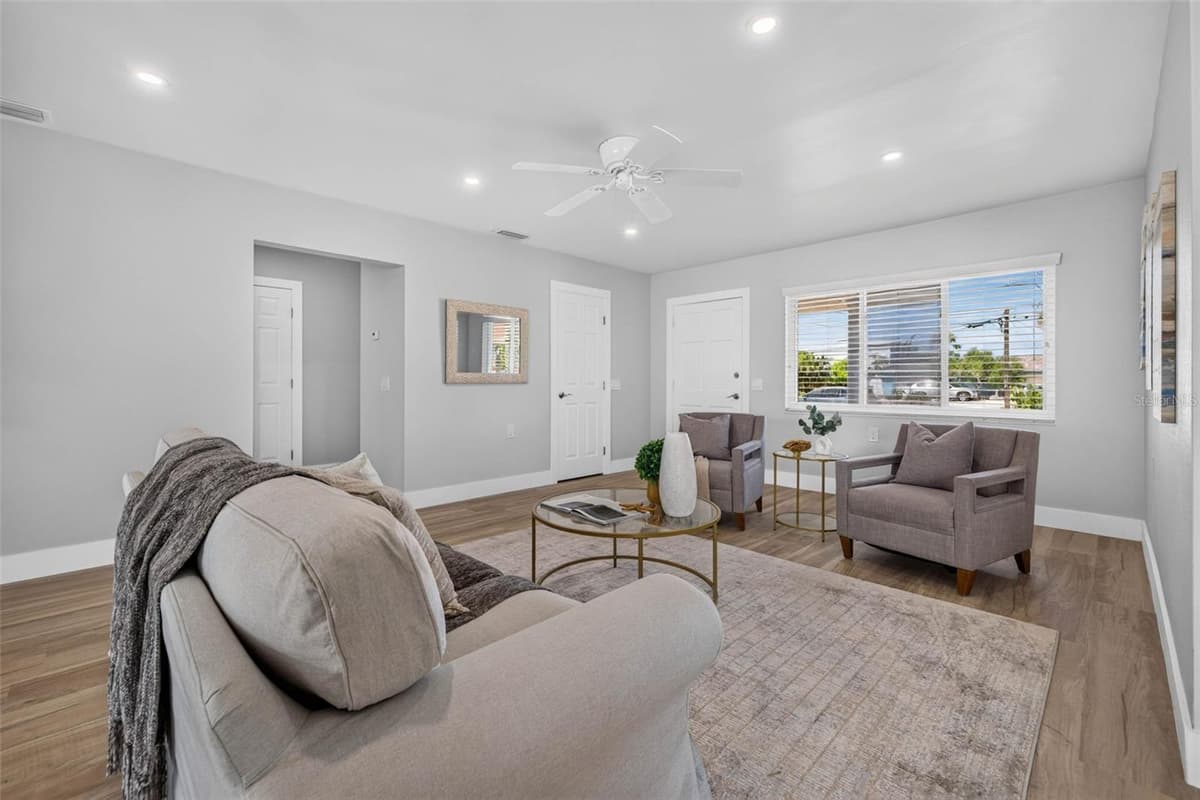 8651 GULF BOULEVARD — photo 3 of 32