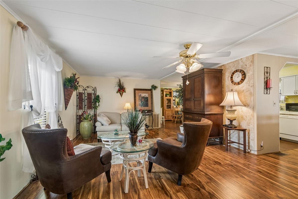 12501 ULMERTON ROAD — photo 4 of 32
