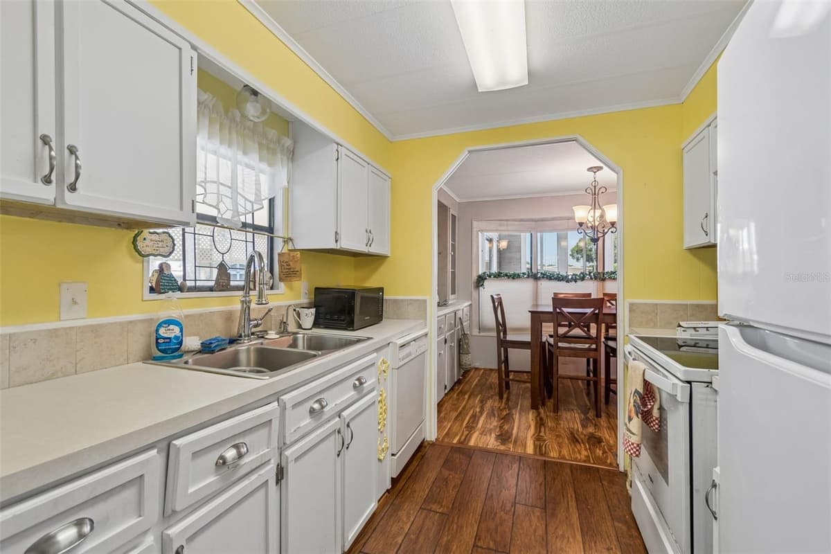 12501 ULMERTON ROAD — photo 9 of 32