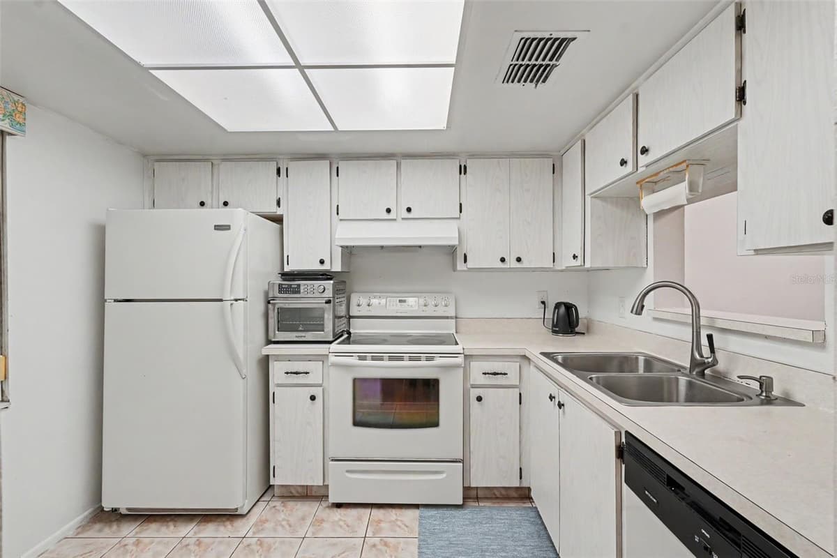 601 HERCULES AVENUE — photo 7 of 41