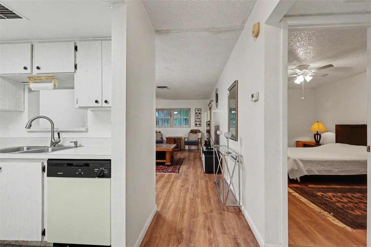601 HERCULES AVENUE — photo 3 of 41