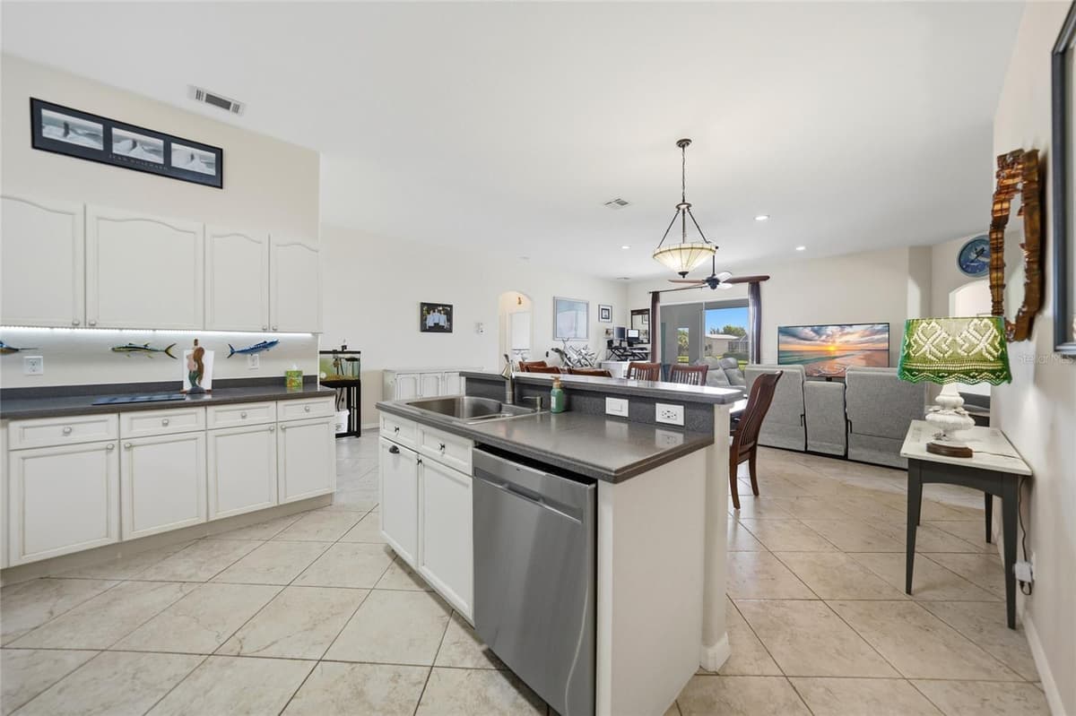 9436 PRESIDENT CIRCLE — photo 10 of 72