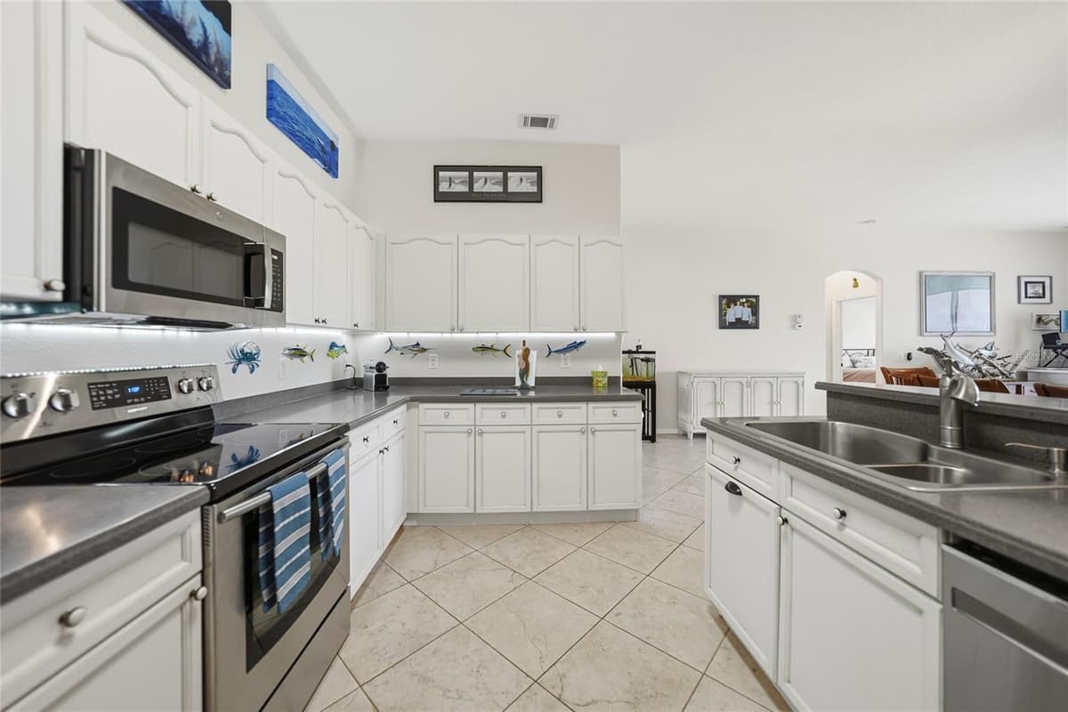 9436 PRESIDENT CIRCLE — photo 11 of 72