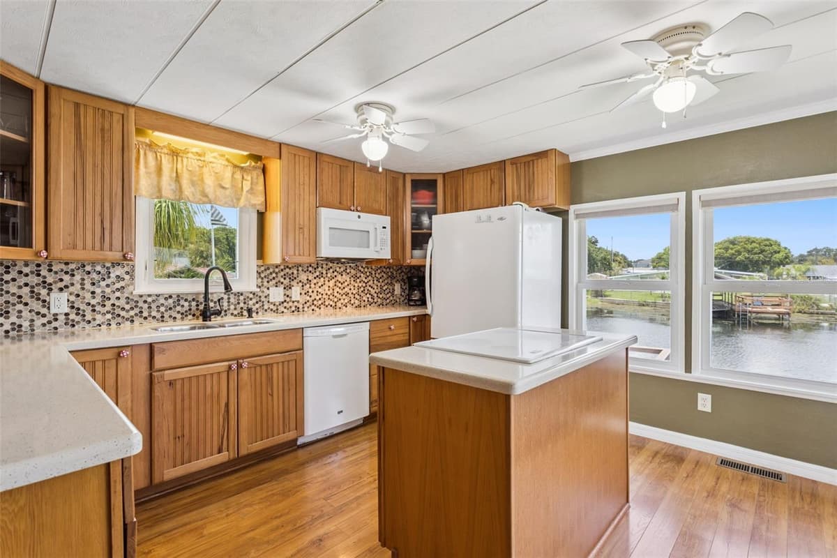 30127 GREEN BAY DRIVE — photo 11 of 37