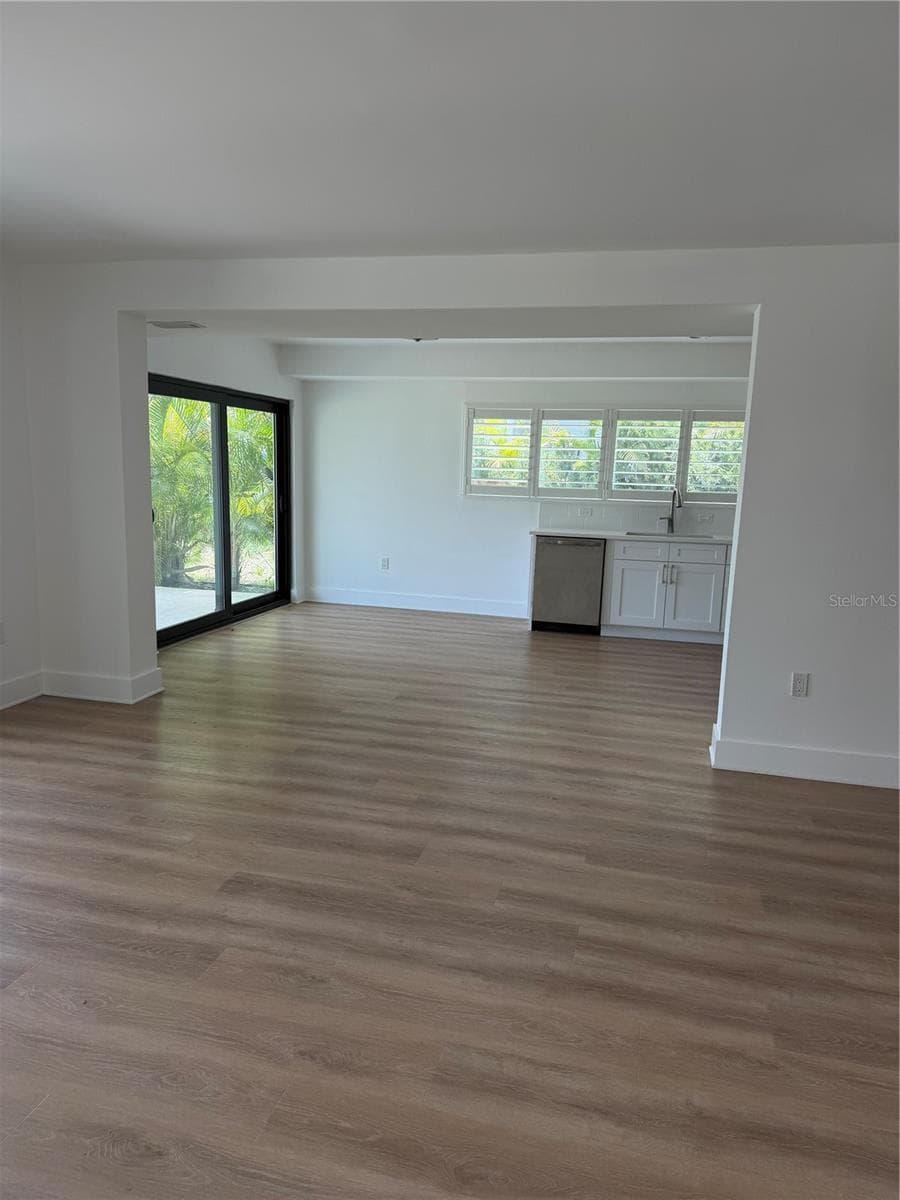 105 AUGUSTA AVENUE — photo 6 of 54