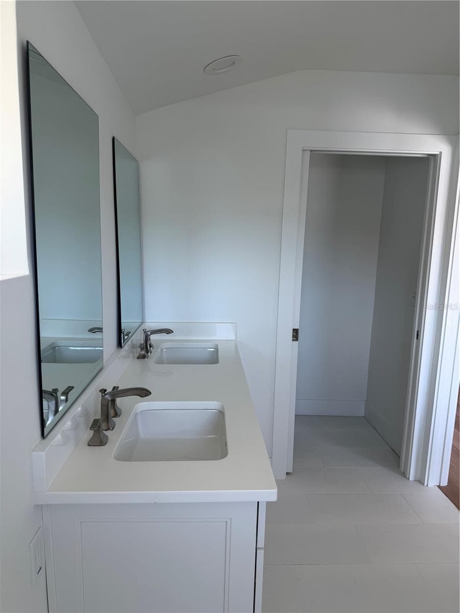 105 AUGUSTA AVENUE — photo 47 of 54