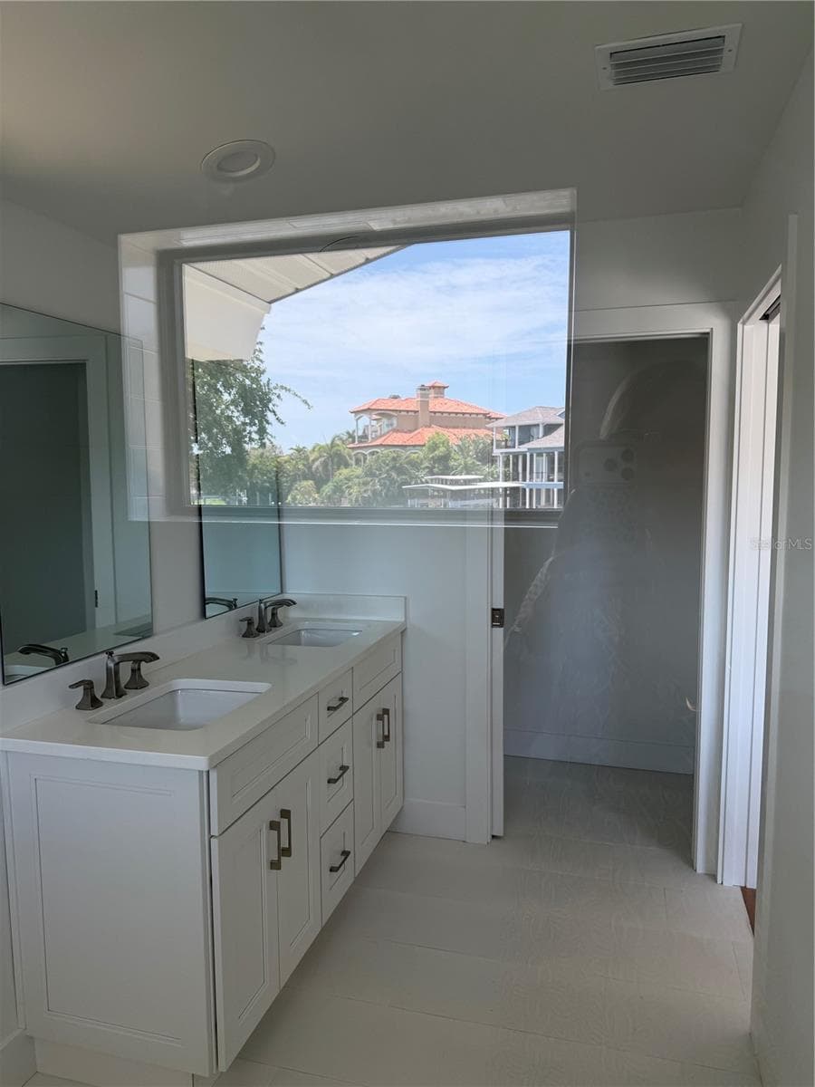 105 AUGUSTA AVENUE — photo 17 of 54