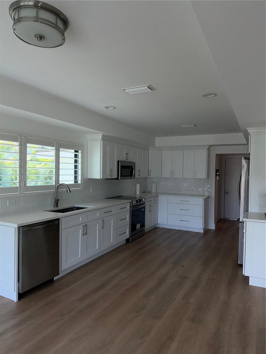 105 AUGUSTA AVENUE — photo 12 of 54