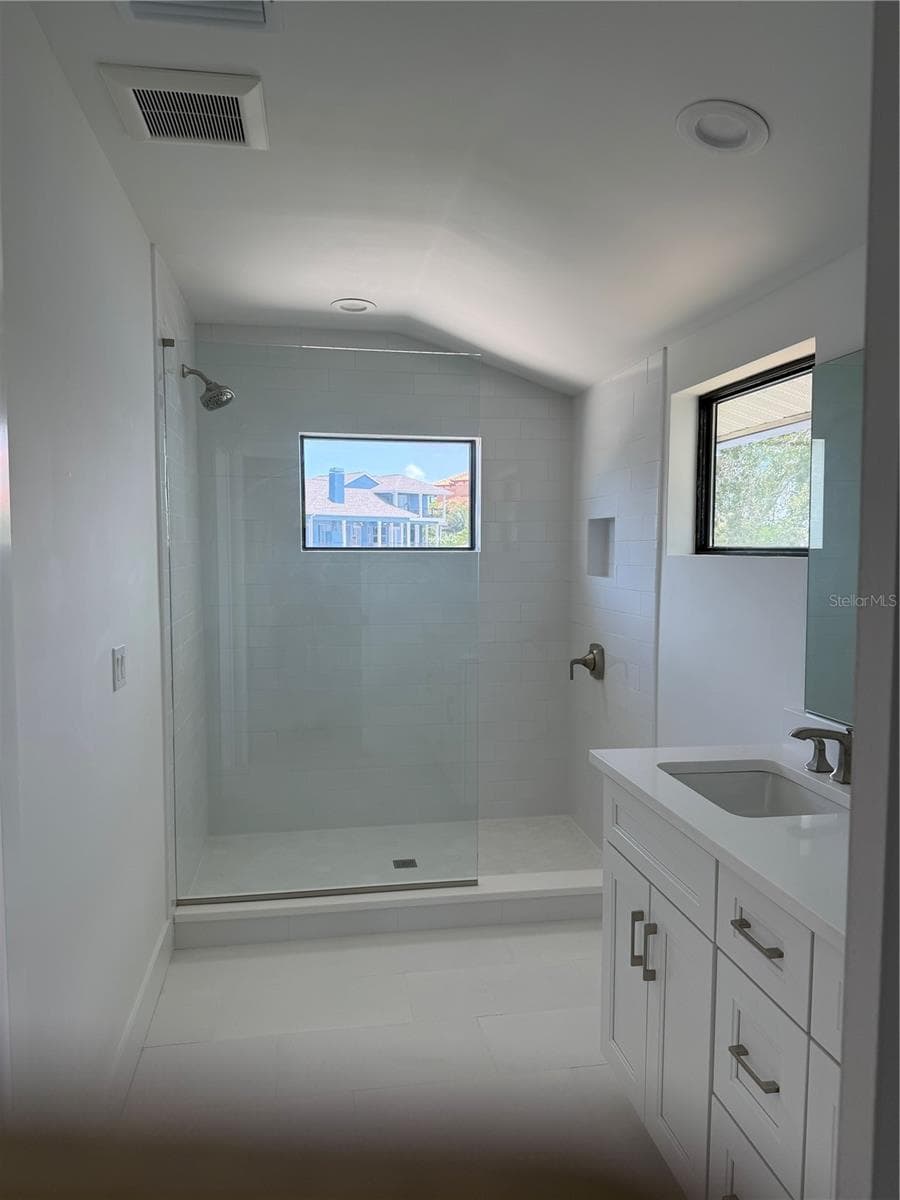 105 AUGUSTA AVENUE — photo 21 of 54