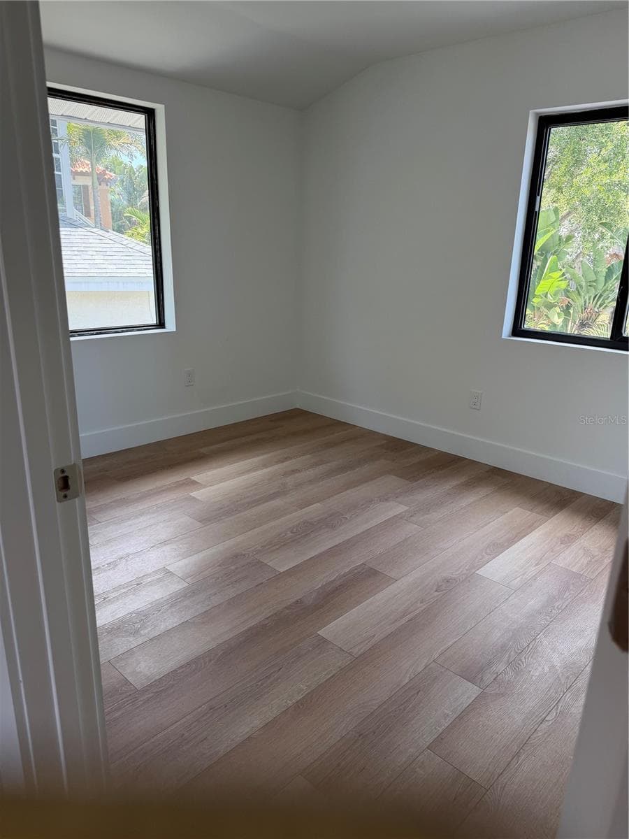 105 AUGUSTA AVENUE — photo 19 of 54
