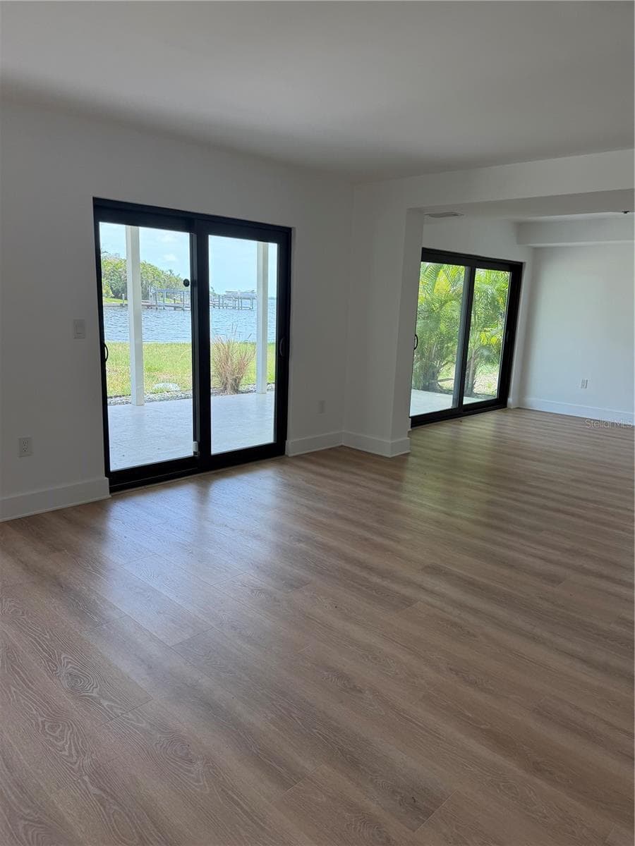 105 AUGUSTA AVENUE — photo 3 of 54