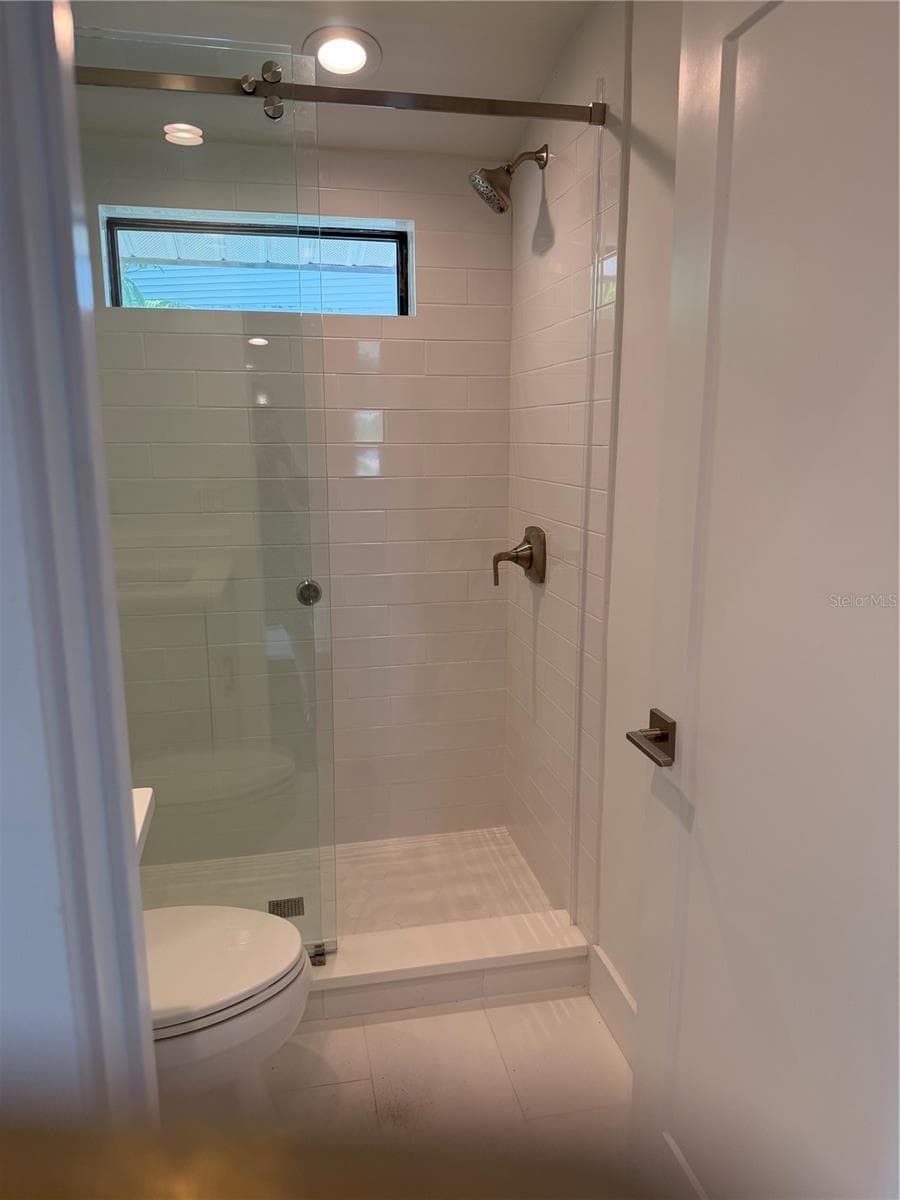 105 AUGUSTA AVENUE — photo 24 of 54