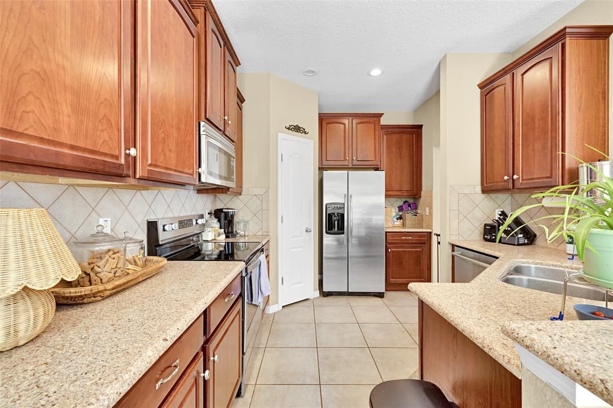 8453 SHALLOW CREEK COURT — photo 11 of 51