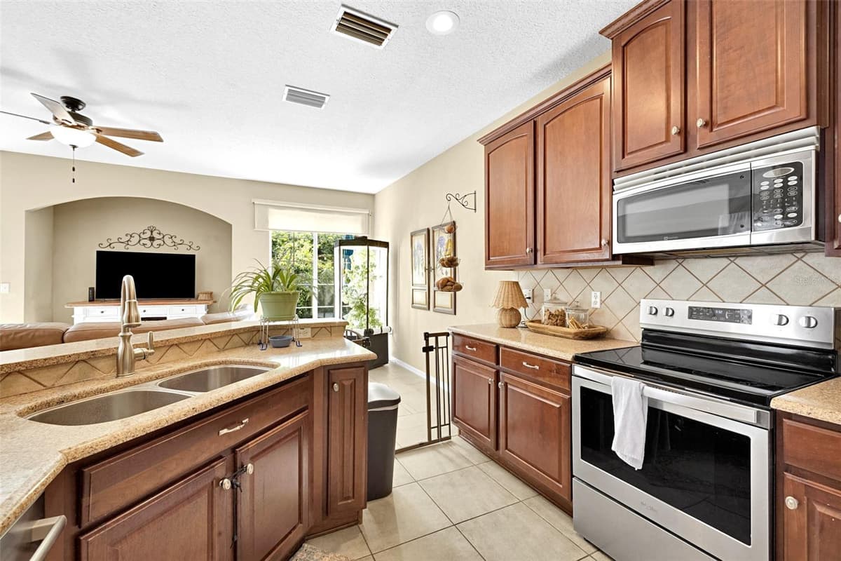 8453 SHALLOW CREEK COURT — photo 13 of 51