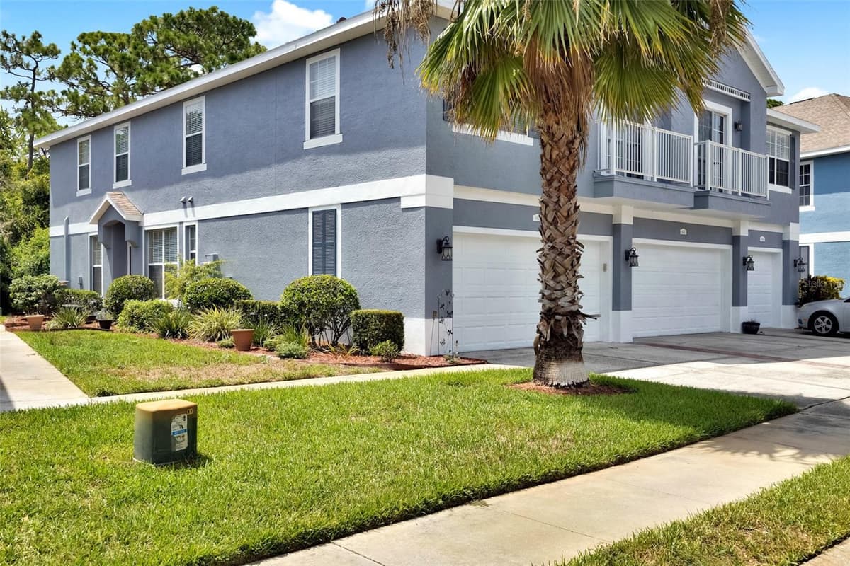 8453 SHALLOW CREEK COURT — photo 4 of 51