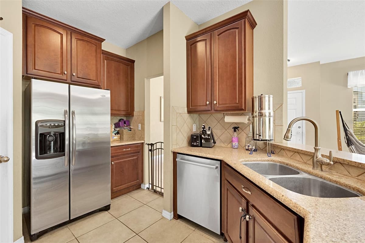 8453 SHALLOW CREEK COURT — photo 14 of 51