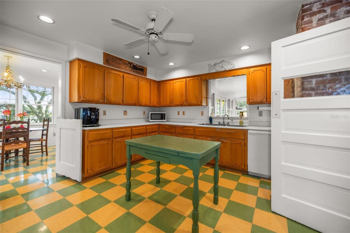 458 SCOTLAND STREET — photo 14 of 91