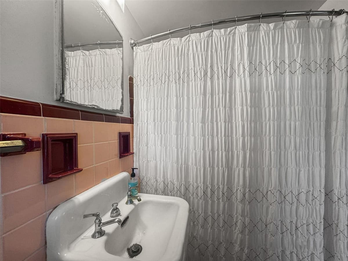 458 SCOTLAND STREET — photo 37 of 91