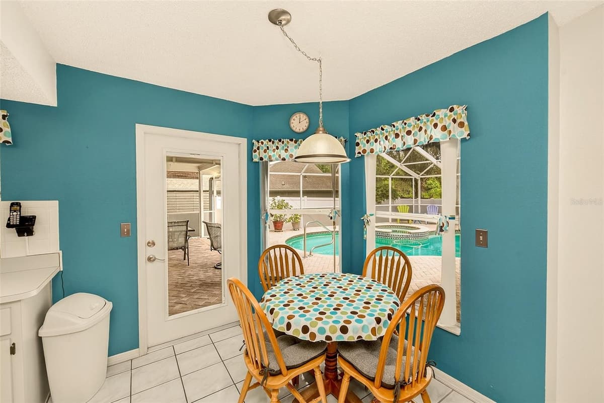 10529 AYR COURT — photo 12 of 40