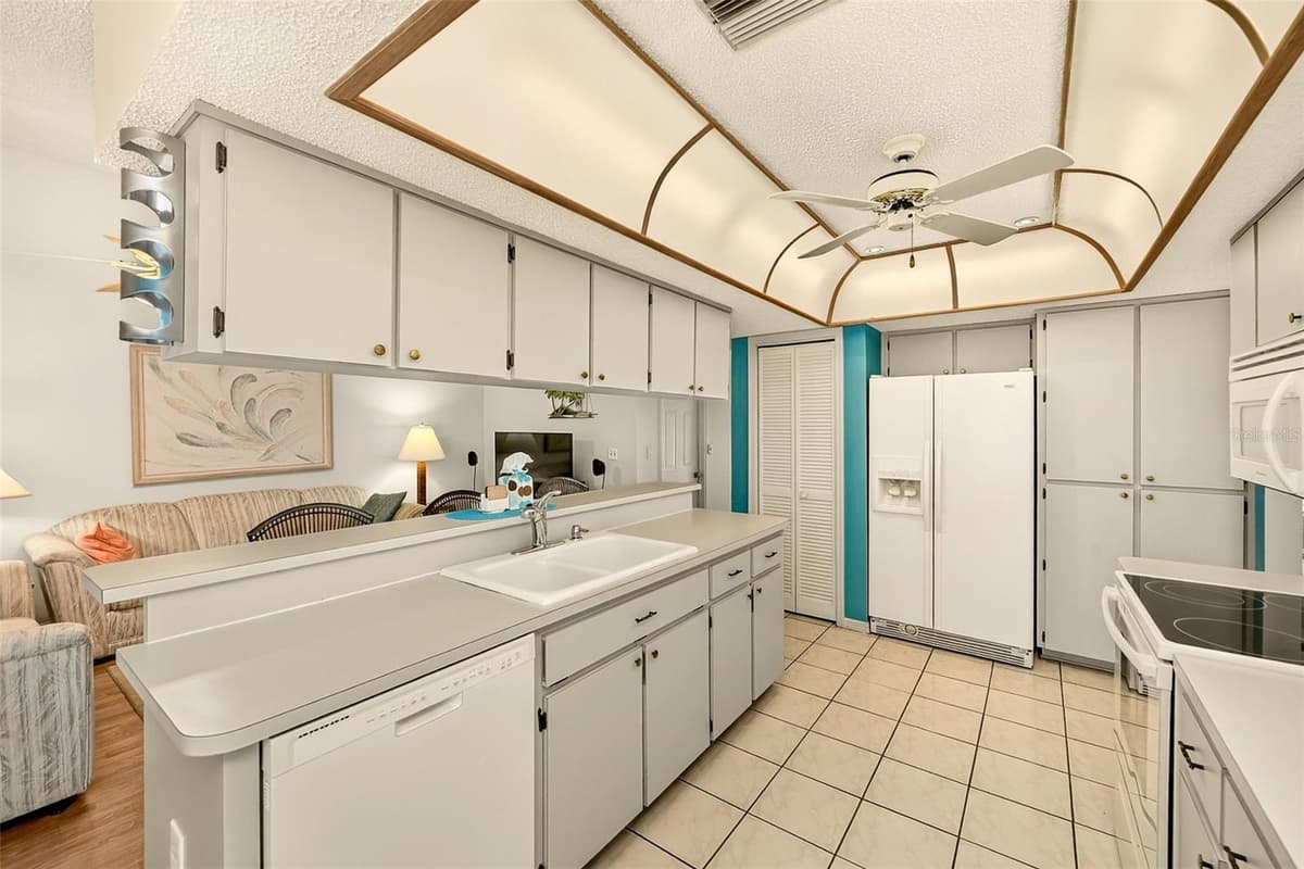 10529 AYR COURT — photo 11 of 40