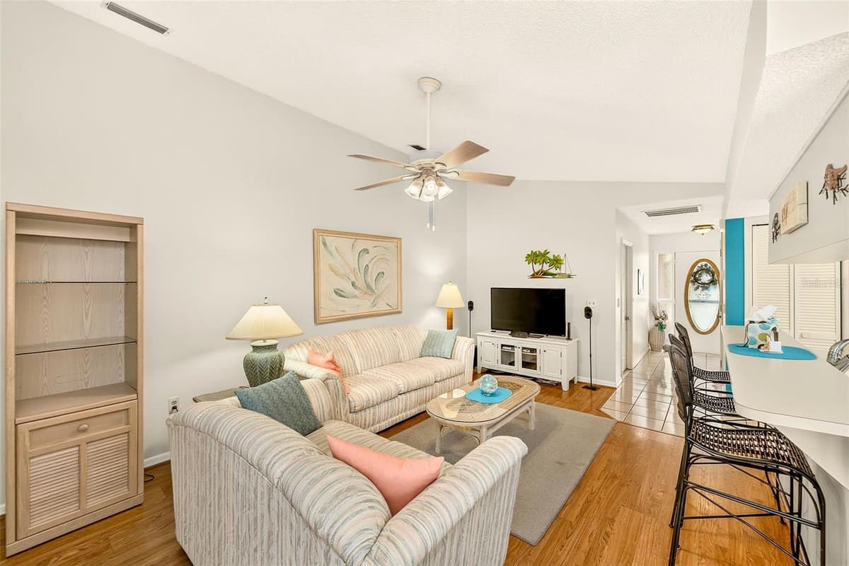 10529 AYR COURT — photo 8 of 40