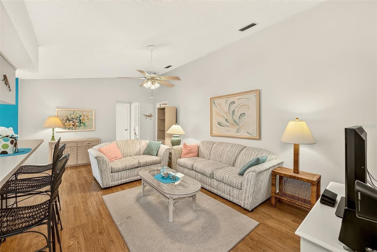10529 AYR COURT — photo 7 of 40