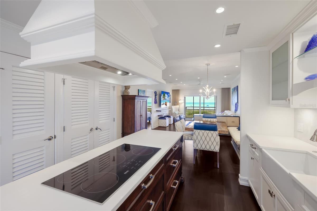 7001 GULF OF MEXICO DRIVE — photo 7 of 55