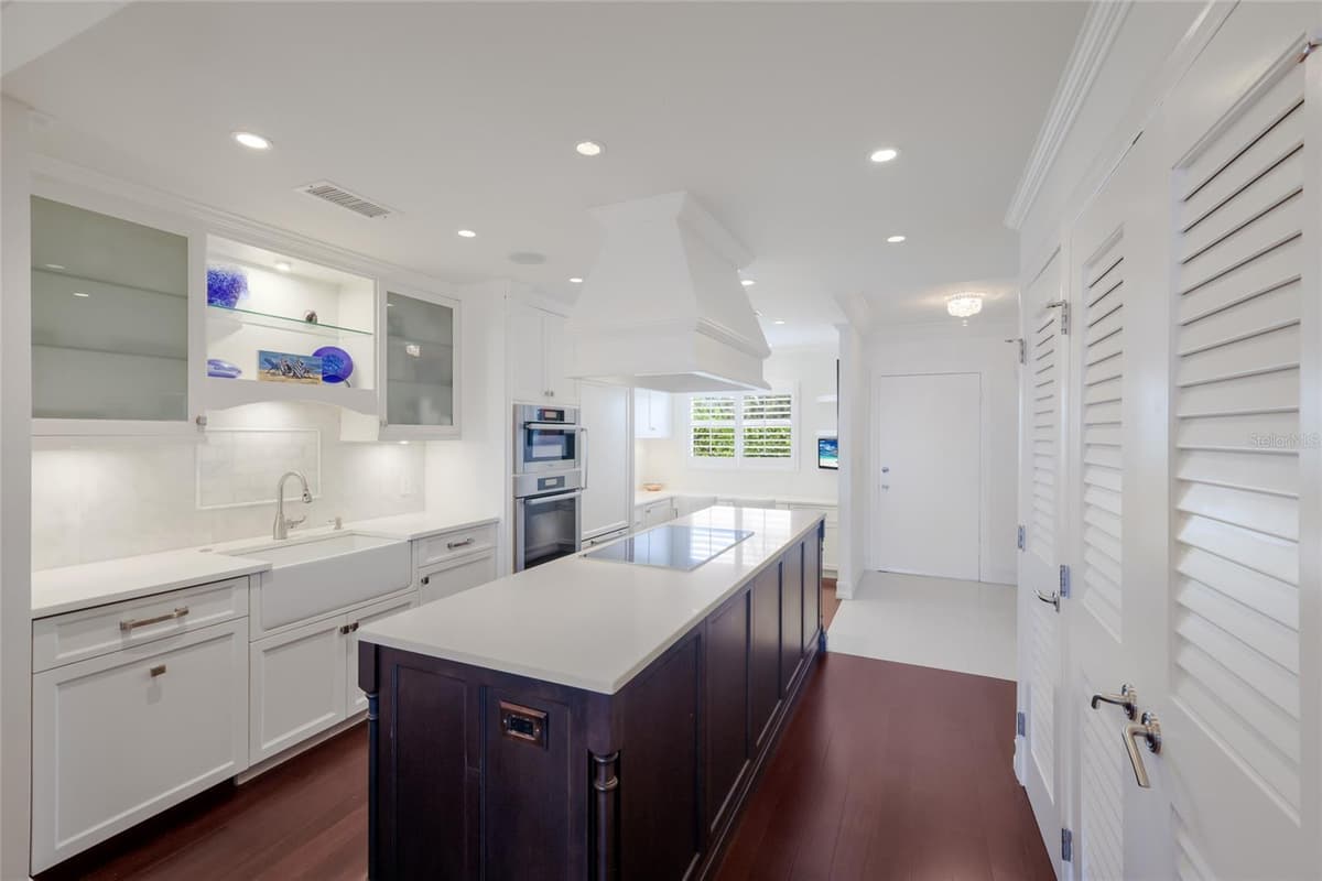 7001 GULF OF MEXICO DRIVE — photo 10 of 55