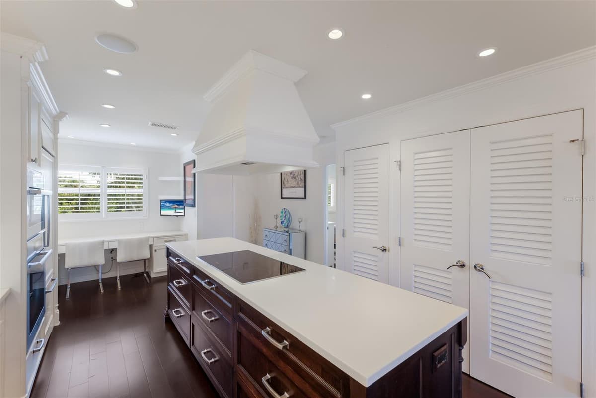 7001 GULF OF MEXICO DRIVE — photo 8 of 55