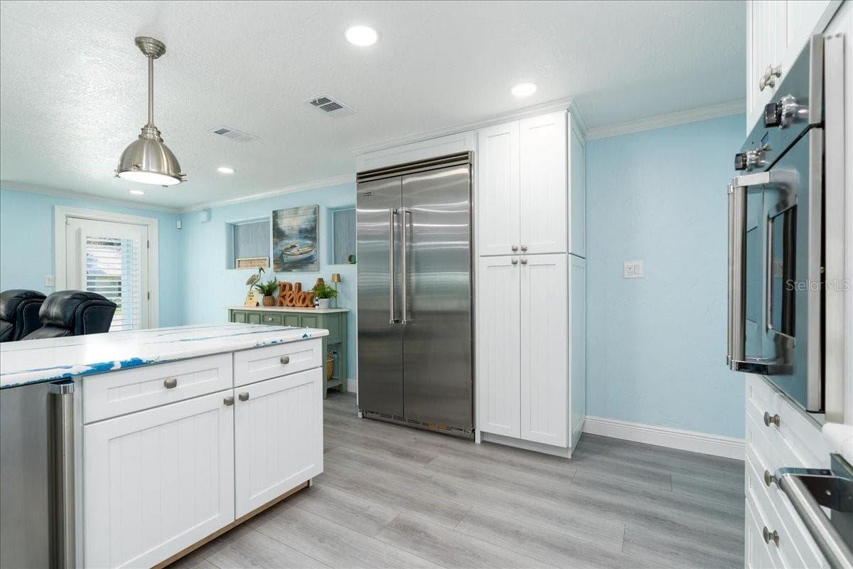 301 PINE STREET — photo 12 of 52