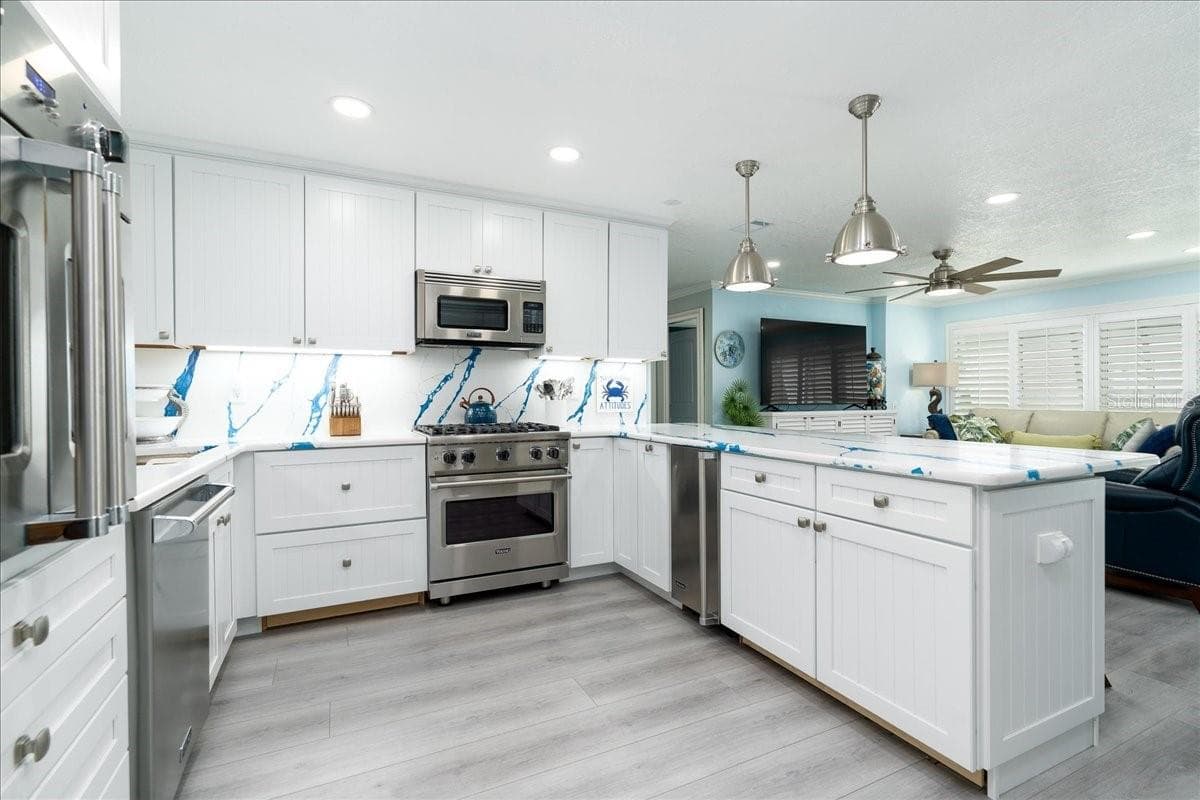 301 PINE STREET — photo 11 of 52