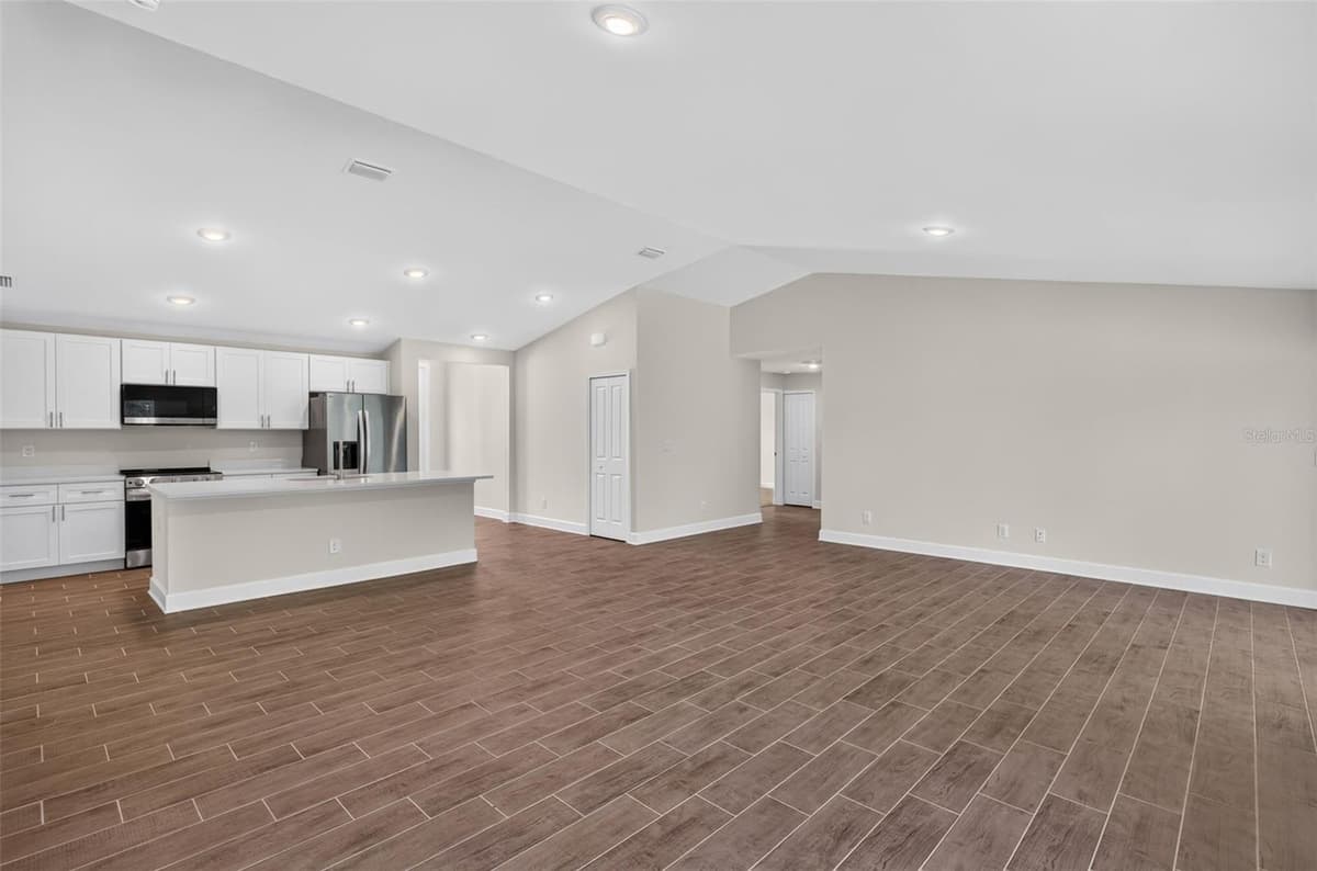 23175 WILKINSON AVENUE — photo 5 of 31
