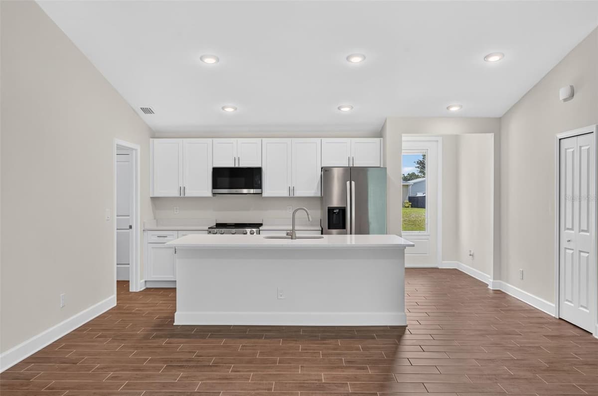 23175 WILKINSON AVENUE — photo 10 of 31