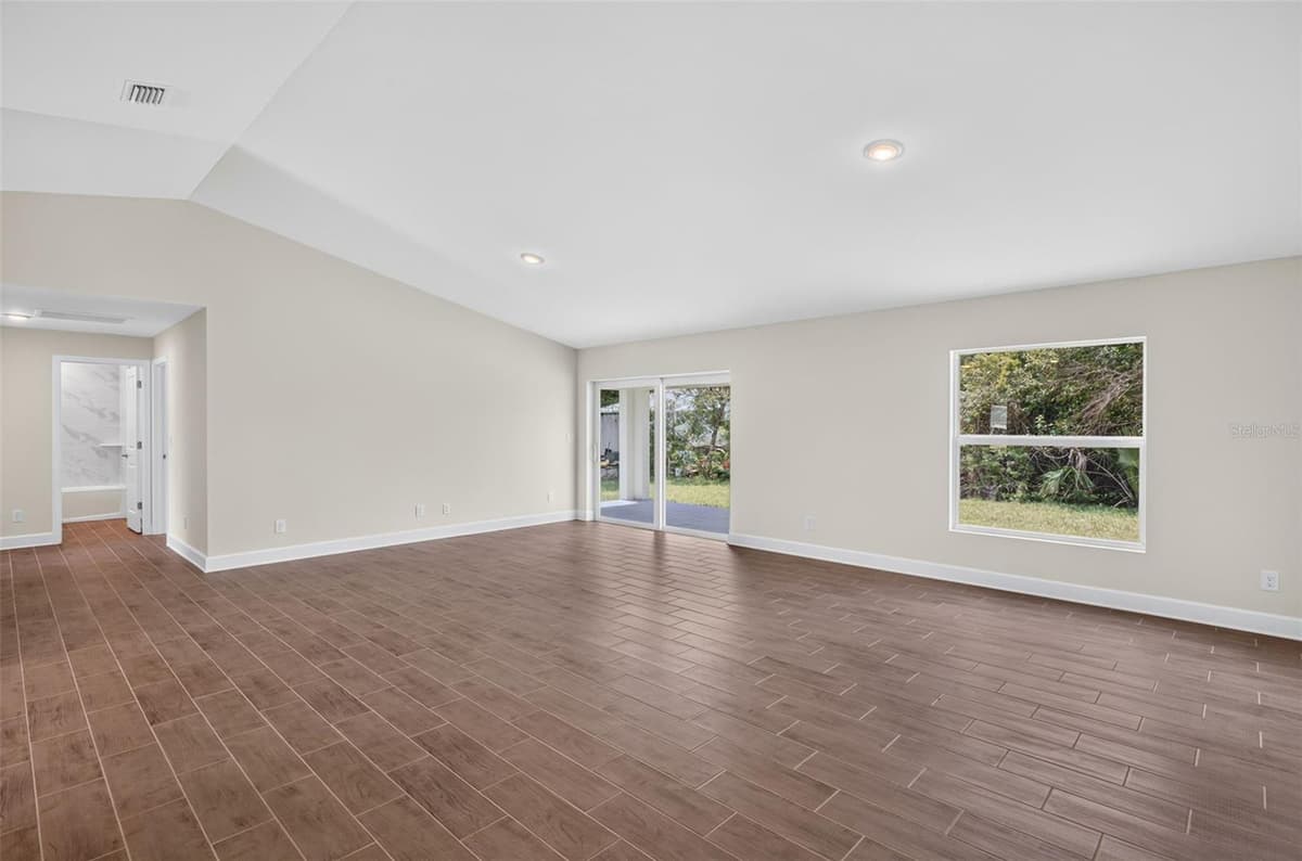 23175 WILKINSON AVENUE — photo 4 of 31