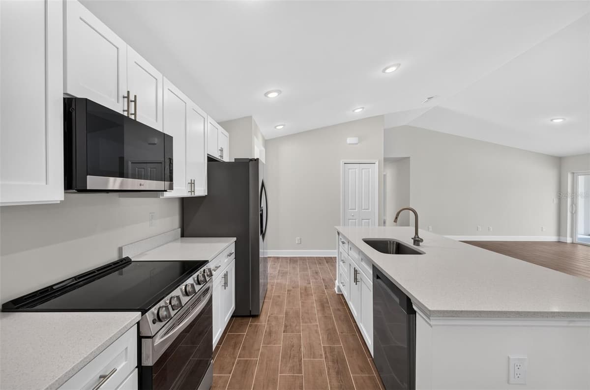 23175 WILKINSON AVENUE — photo 12 of 31