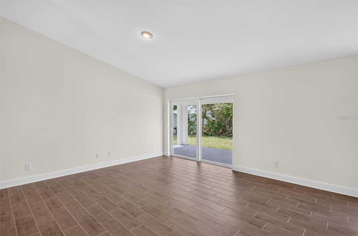 23175 WILKINSON AVENUE — photo 8 of 31