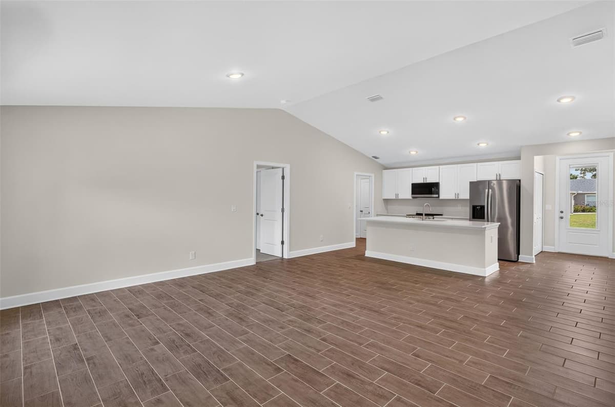 23175 WILKINSON AVENUE — photo 6 of 31