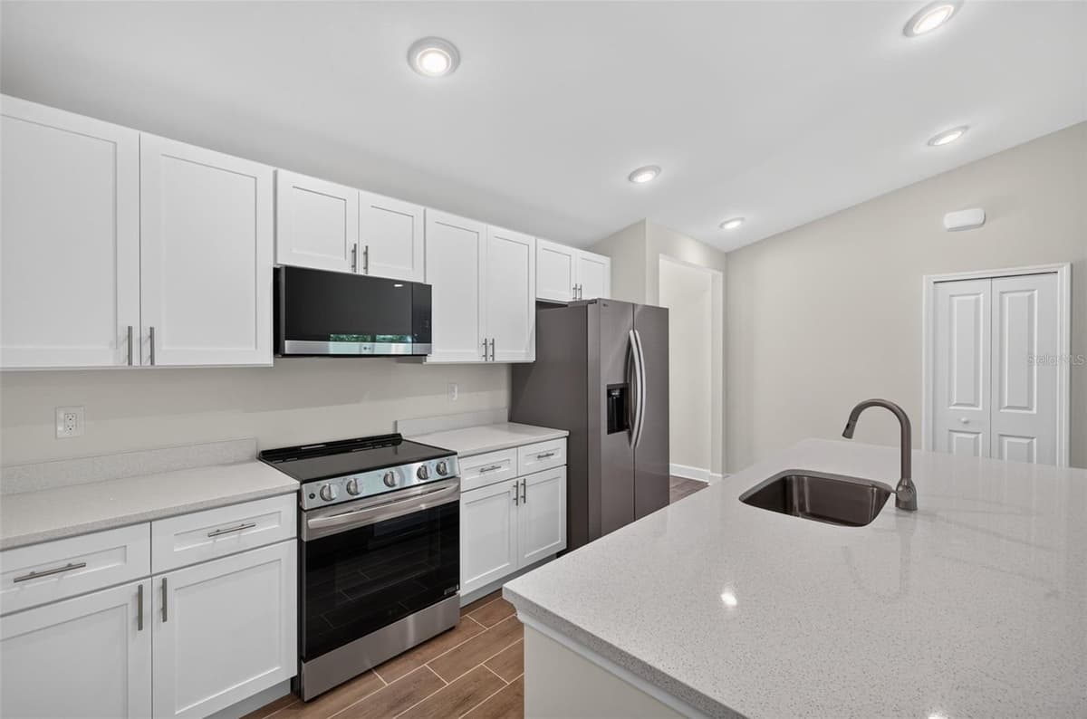 23175 WILKINSON AVENUE — photo 13 of 31