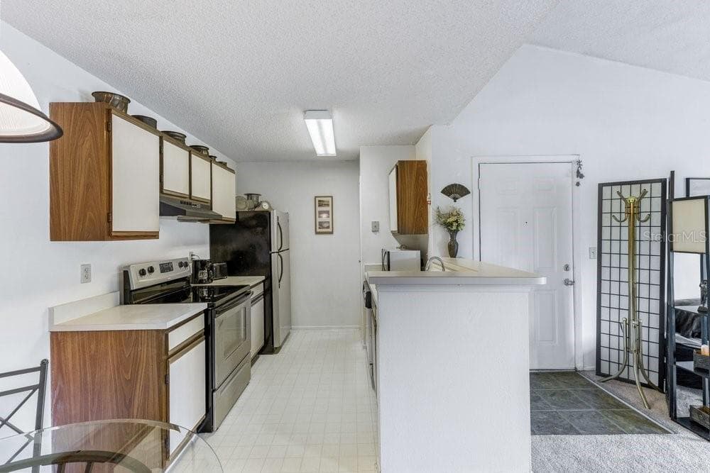 2231 CASCADES BOULEVARD — photo 9 of 38