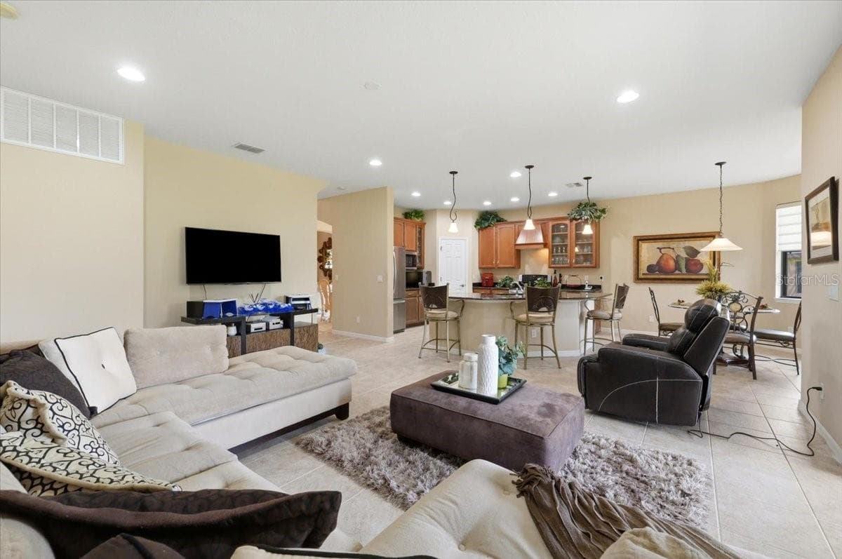 268 OAK LANDING LANE — photo 10 of 60