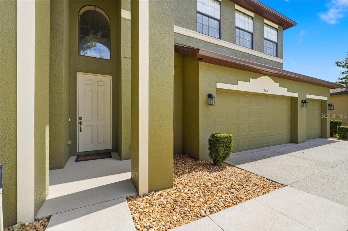 268 OAK LANDING LANE — photo 4 of 60