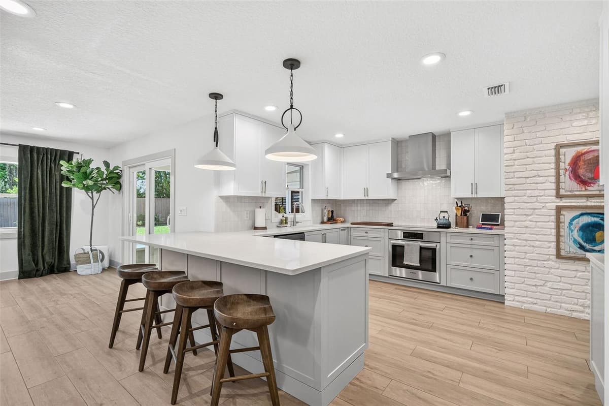 1460 LYNDALE BOULEVARD — photo 15 of 45