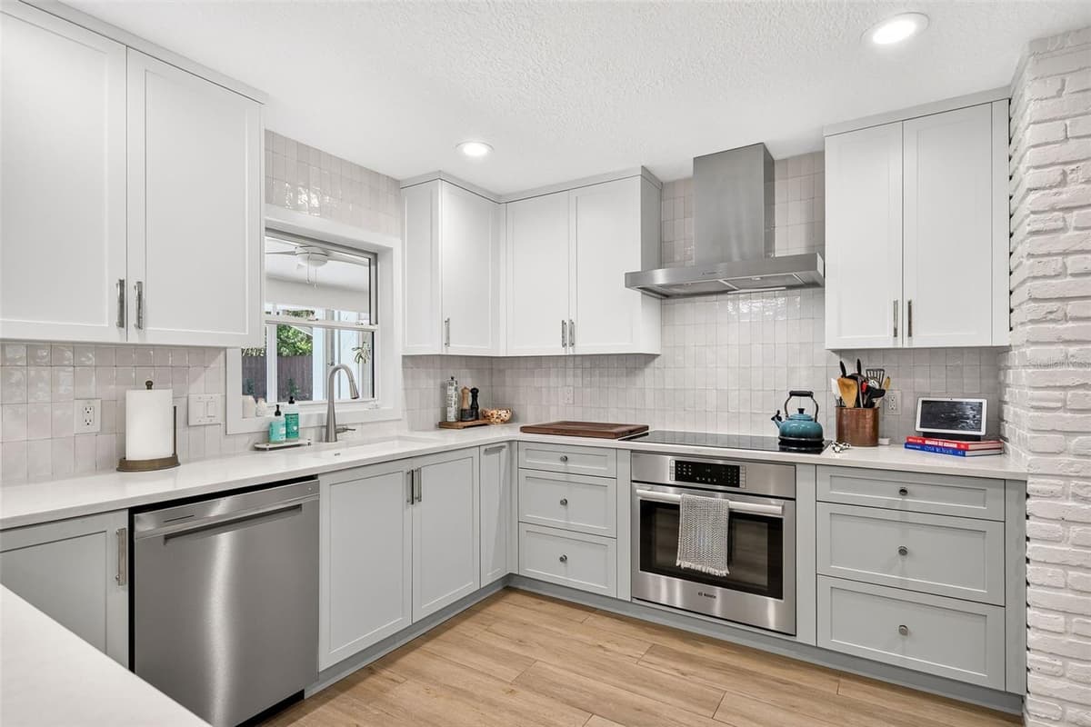 1460 LYNDALE BOULEVARD — photo 12 of 45