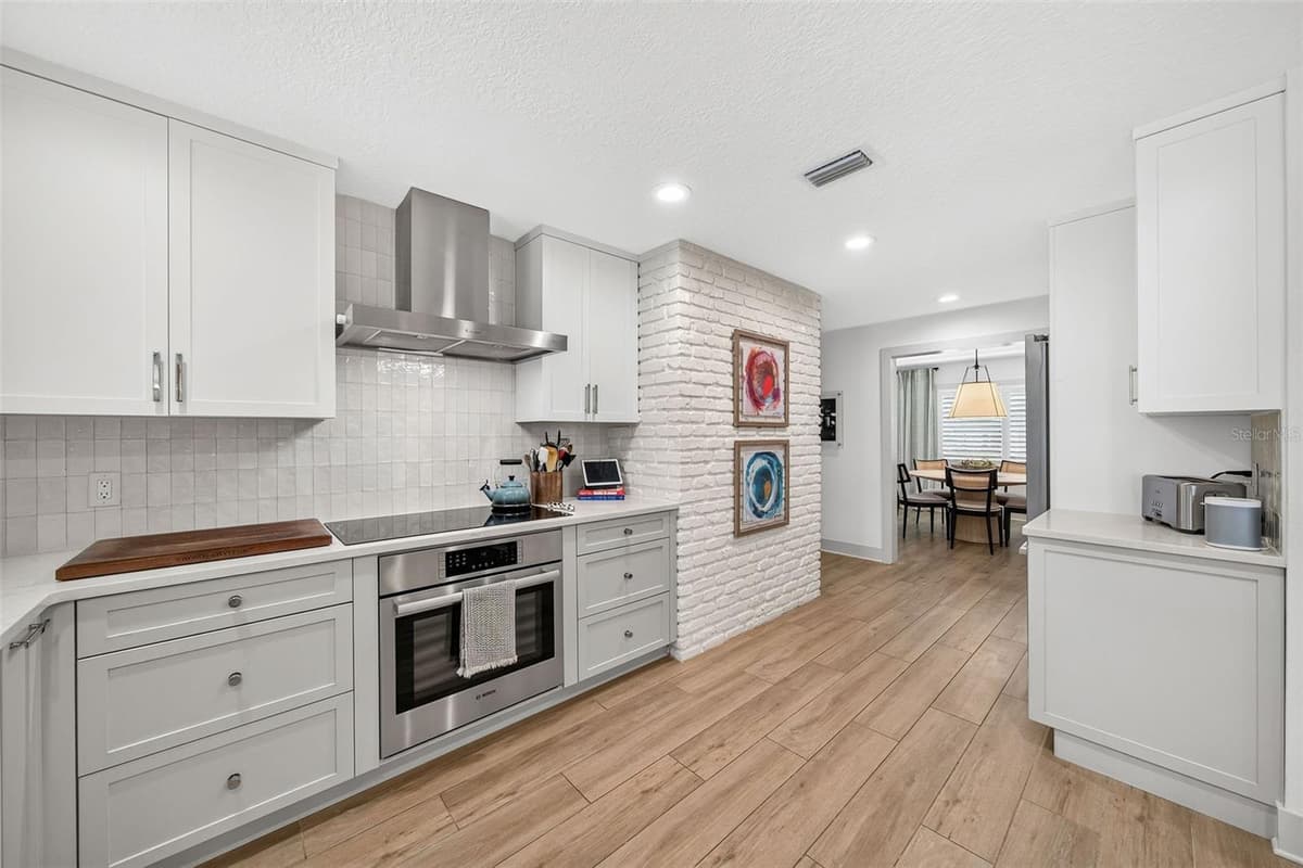 1460 LYNDALE BOULEVARD — photo 17 of 45