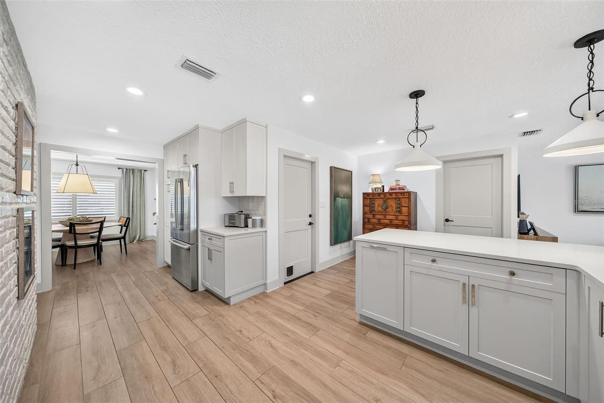 1460 LYNDALE BOULEVARD — photo 18 of 45