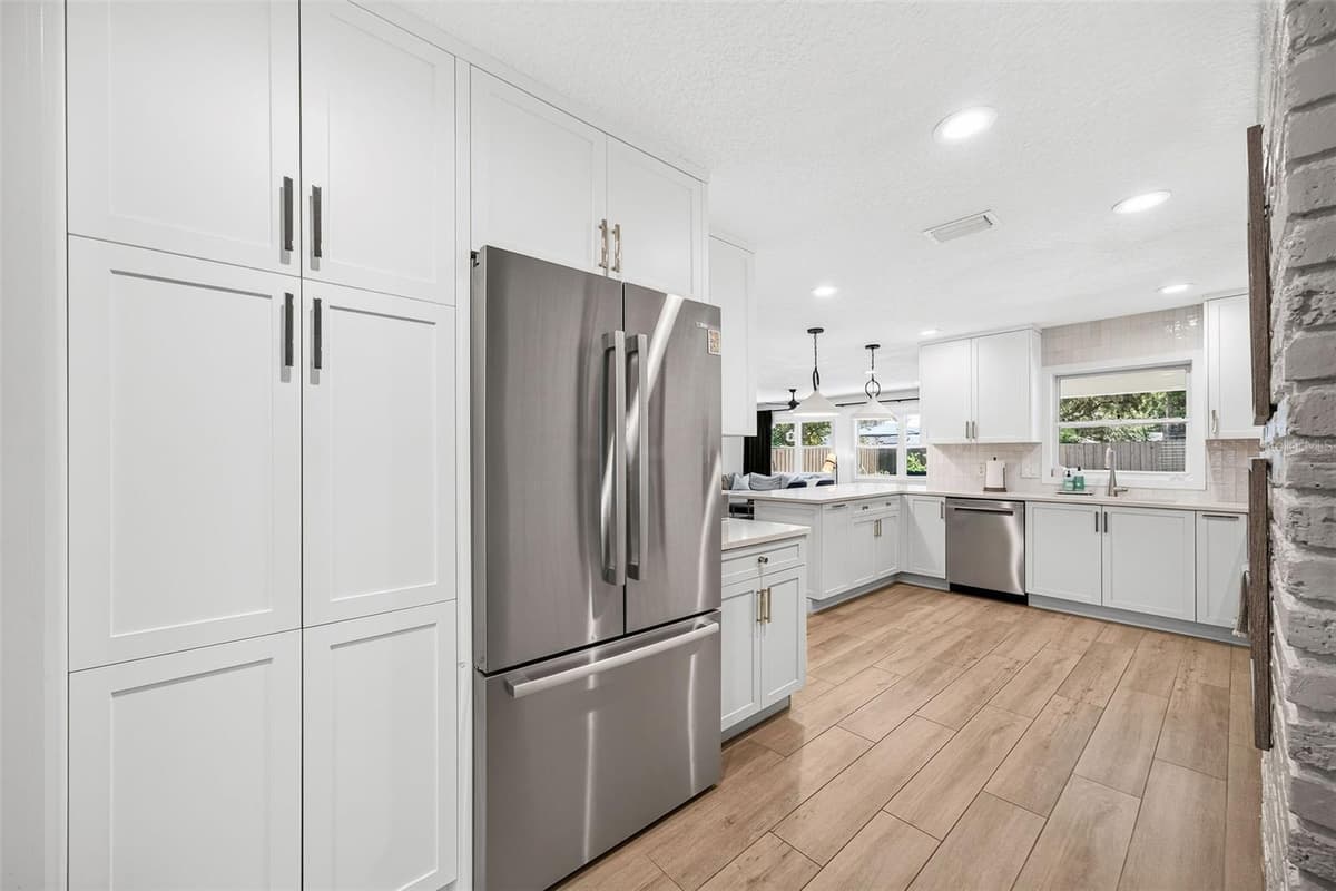 1460 LYNDALE BOULEVARD — photo 13 of 45
