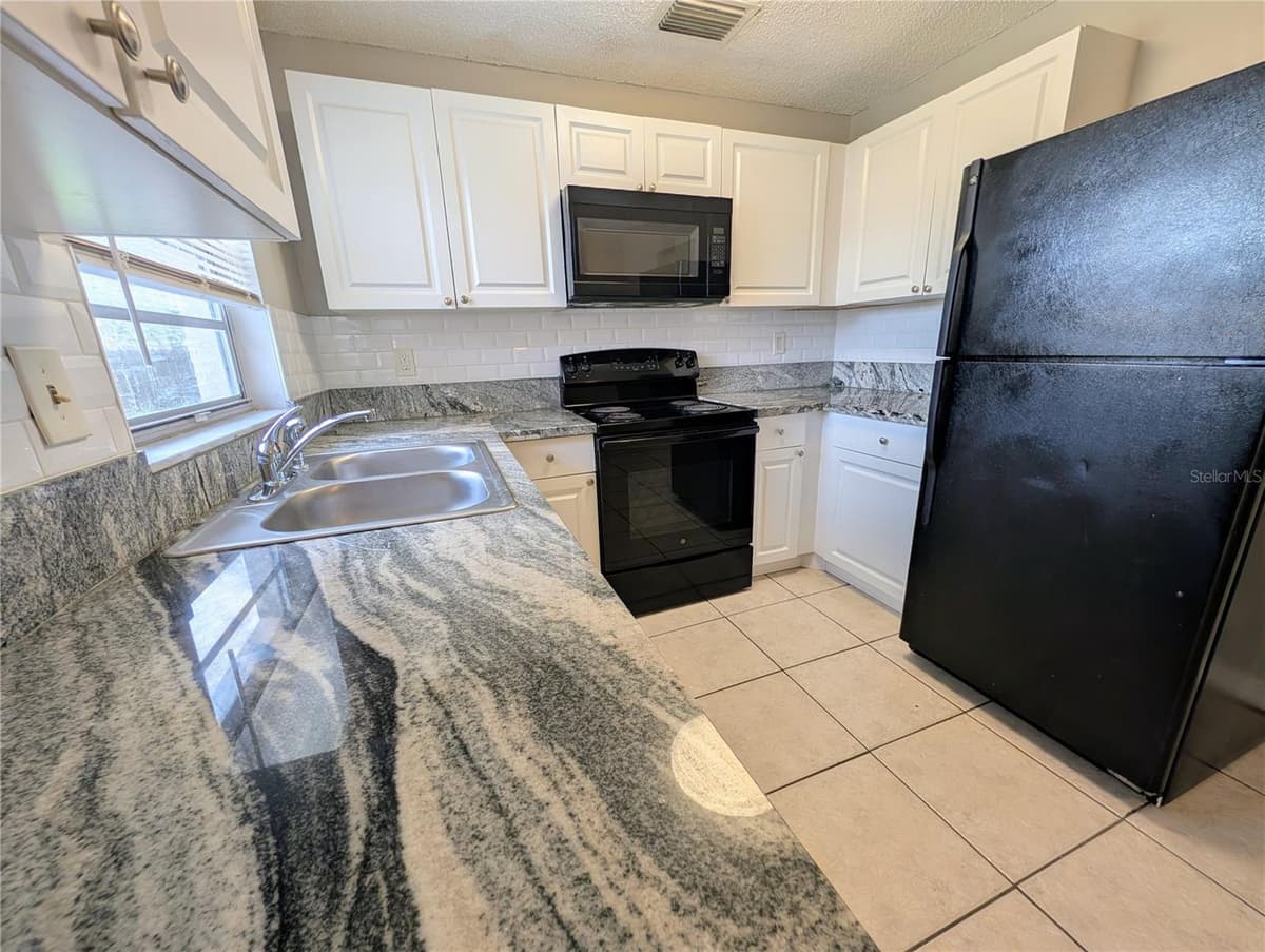 3153 LODI DRIVE — photo 9 of 39