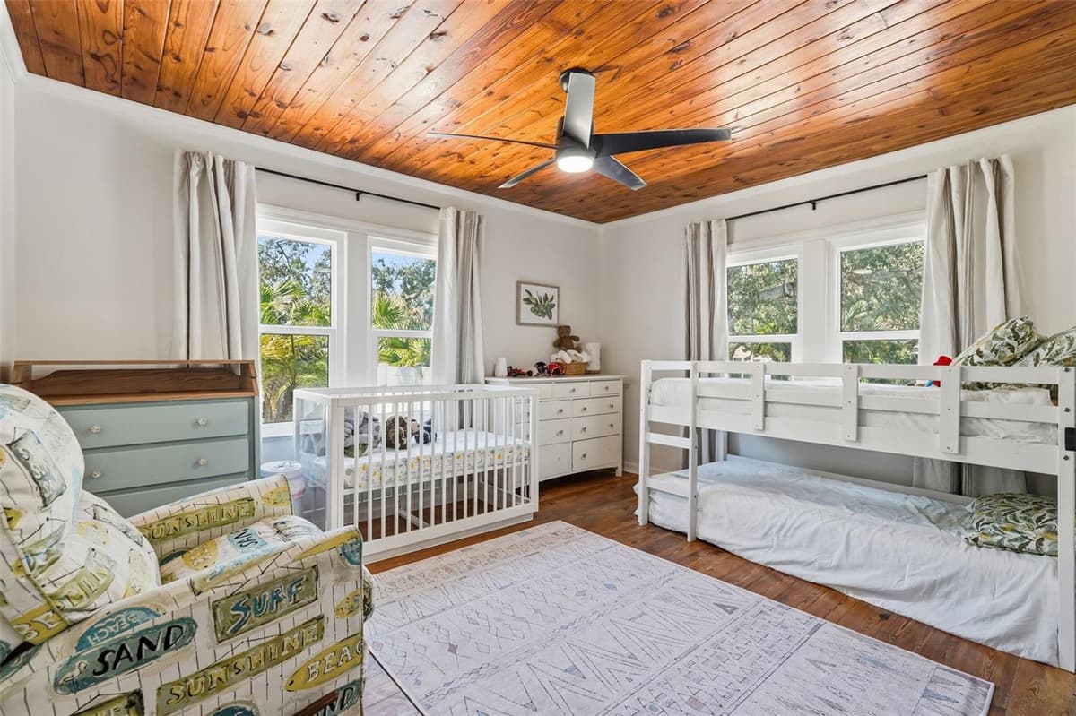 517 AVERY AVENUE — photo 19 of 50